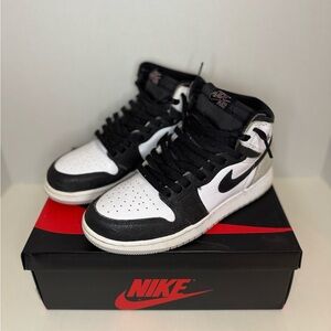 Nike Jordan 1 Retro High OG Bleached Coral size 7 Youth Pre Owned